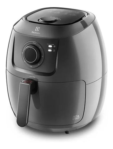 Imagem 2 de 6 de Air Fryer Fritadeira Sem Óleo Elétrica Electrolux 6,5l Family Cesto Removível Com Timer 1700w De Potência Eaf50 Grafite Efficient Por Rita Lobo