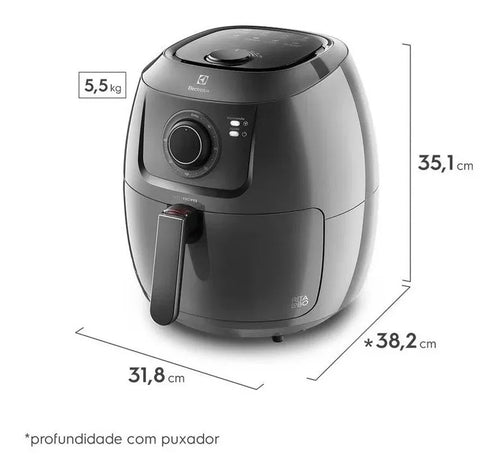Imagem 3 de 6 de Air Fryer Fritadeira Sem Óleo Elétrica Electrolux 6,5l Family Cesto Removível Com Timer 1700w De Potência Eaf50 Grafite Efficient Por Rita Lobo